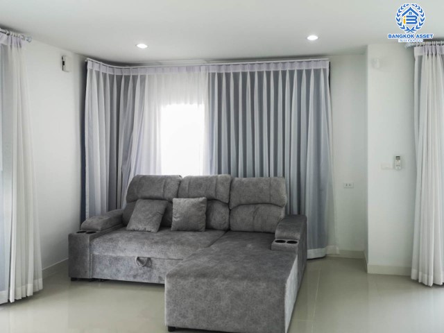 *****บ้านแฝดมือสองย่านปทุมธานี ม.บ้านฟ้าปิยรมย์ เทนโดร เนื้อที่กว้าง 38.10 ตร.ว. ฟังก์ชัน 3 ห้องนอน 3 ห้องน้ำ ที่จอดรถ 2 คัน ฟรี! เครื่องปรับอากาศ 4 เครื่อง ภายในกว้างขวาง สภาพเหมือนใหม่ บนทำเลแห่งการเดินทาง ใกล้รถไฟฟ้าสายสีเขียว "สถานีคูคต" และจุดขึ้นมอเตอร์เวย์